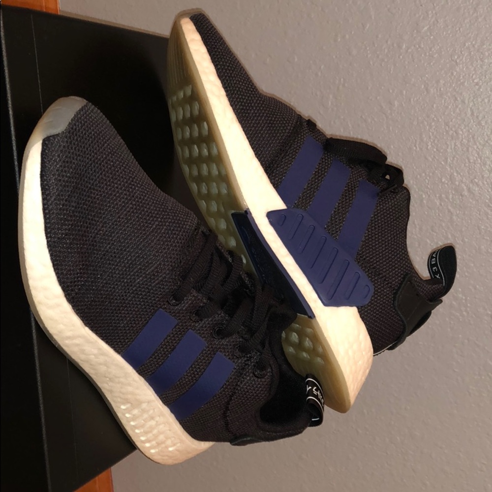Women’s Blue and Black Adidas tennis shoes